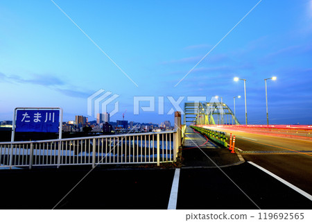 黎明時的泉多摩川與登戶縣界多摩水道橋的風景 119692565