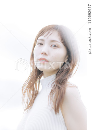 空背景的女人 空背景的女人 119692657
