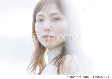 空背景的女人 119692671