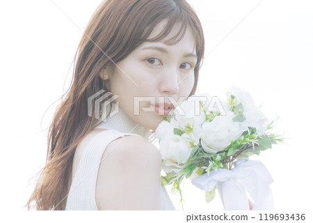 Woman holding a white bouquet 119693436