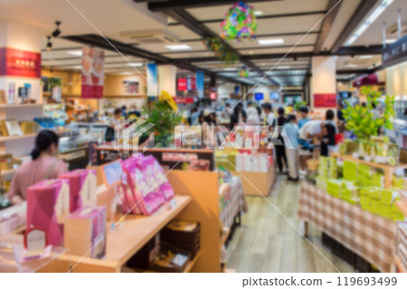 圖片模糊：在服務區購物 119693499