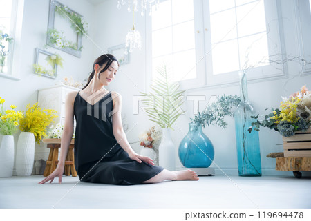 Beautiful woman's beauty and beauty, whole body, transparent, natural and botanical images Beautiful woman's beauty and beauty, whole body, transparent, natural and botanical images 119694478