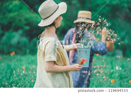 A woman picking flowers at a flower farm 119694533