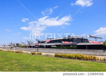 Carp streamers swimming along the Handa Canal, Handa City, Aichi Prefecture Carp streamers swimming along the Handa Canal, Handa City, Aichi Prefecture 119694588
