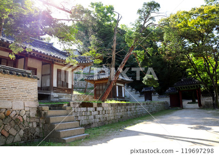 Ancient library pavilions in Secret garden Huwon, Changdeokgung Palace complex, Seoul, South Korea. Beautiful landscape with old pavilion in Changdeokgung Palace Ancient library pavilions in Secret garden Huwon, Changdeokgung Palace complex, Seoul, South Korea. Beautiful landscape with old pavilion in Changdeokgung Palace 119697298