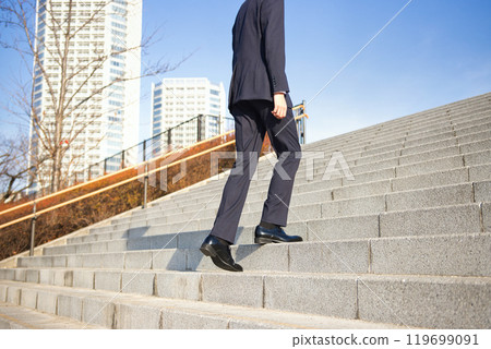 企業形象：穿西裝男人的腳 119699091