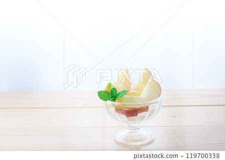 Apples on the windowsill (cut image) Apples on the windowsill (cut image) 119700338