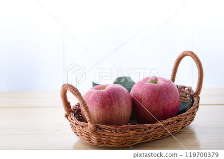 窗邊的蘋果 窗邊的蘋果 119700379