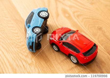 Image of a car accident 119700998
