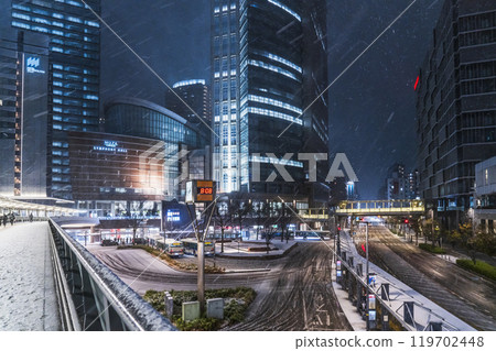 Winter city night view of Kawasaki City: Snow falling at the west exit of Kawasaki Station [Kanagawa Prefecture] 119702448