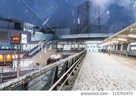 Winter city night view of Kawasaki City: Snow-covered pedestrian deck at the west exit of Kawasaki Station [Kanagawa Prefecture] 119702455