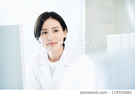 白色的一位女士 白色的一位女士 119702662