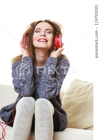 Woman with headphones listening music 119703081