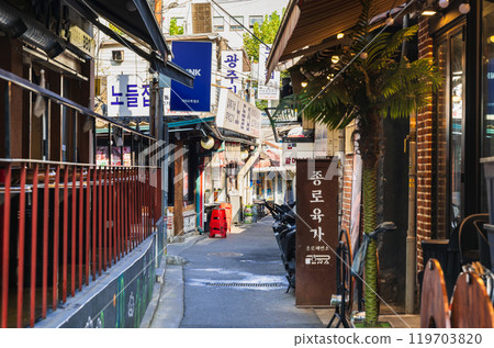 Ikseon-dong, Seoul's oldest hanok village Ikseon-dong, Seoul's oldest hanok village 119703820