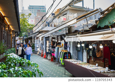 Seoul: Ikseon-dong, where traditional Korean houses are concentrated 119705343