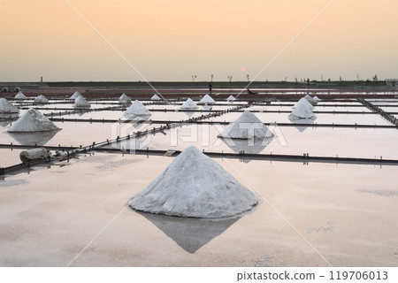 Tainan Qigu Salt Field sunset 119706013