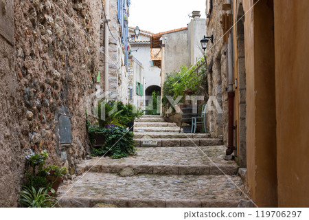 法國南部聖阿涅斯小村莊的小巷景觀，法國最美麗的村莊之一 119706297