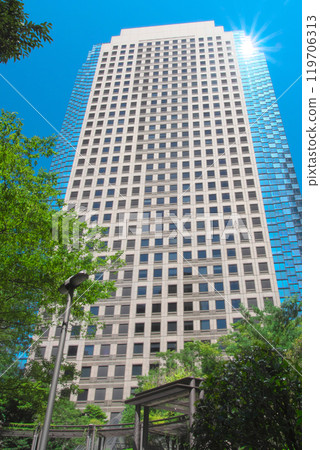 [Minato Ward, Tokyo] Shiroyama Trust Tower cityscape (July 2023) 119706313