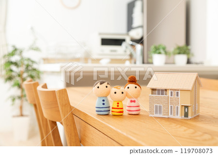 House model with living room and family dolls 119708073