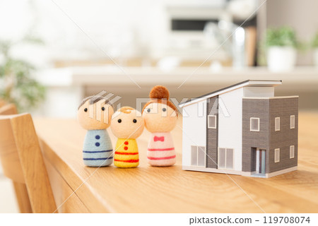 House model with living room and family dolls 119708074