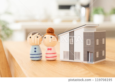 House model with living room and family dolls 119708195