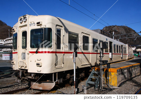 [FJ] Fujikyu Railway Line 1000 Series Train: Keio Line Color Train (Local: Otsuki⇔Kawaguchiko) 119709135