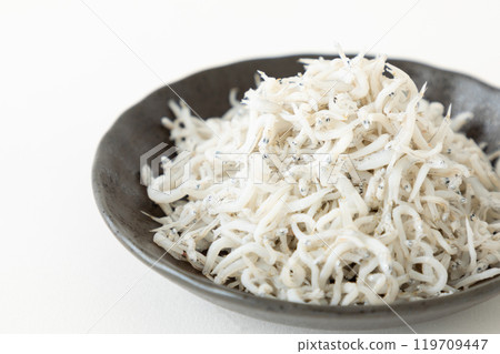 Delicious whitebait image 03 119709447