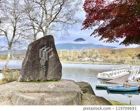 Lake Shirakabaki in autumn 119709691