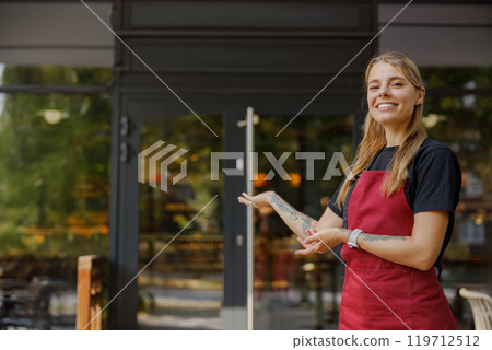 Friendly Barista with a Smile in a Cozy Caf Setting 119712512