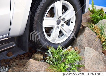 Car wheel and off-road 119712815