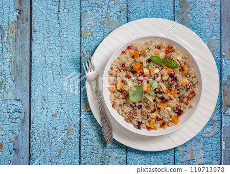 winter quinoa salad with roasted squash in a bowl 119713978
