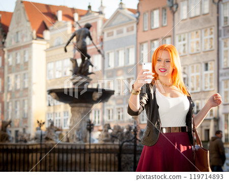 woman fashion girl with smartphone outdoor 119714893