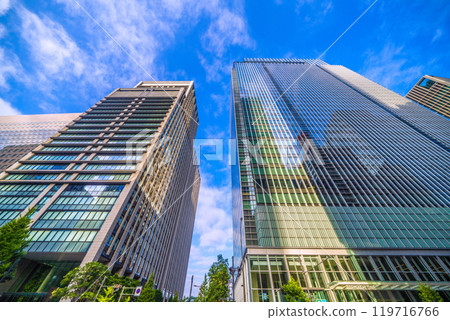 Tokyo cityscape in Japan, overlooking Otemachi One and other areas bathed in the morning sun (27th) 119716766