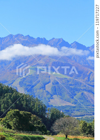 Autumn in Hakuba: View of the Northern Alps from Nodaira Autumn in Hakuba: View of the Northern Alps from Nodaira 119717227