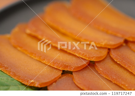 切成薄片的鯔魚特寫 119717247