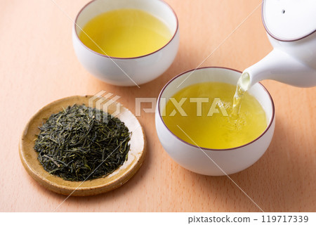Pour tea Pour tea 119717339