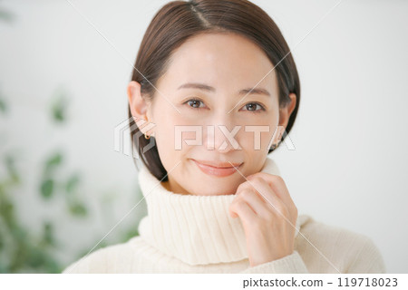 Woman wearing a white turtleneck Woman wearing a white turtleneck 119718023