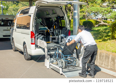 Nursing taxi, welfare transport vehicle, visiting nursing service, swing arm lift, wheelchair-accessible vehicle Nursing taxi, welfare transport vehicle, visiting nursing service, swing arm lift, wheelchair-accessible vehicle 119718521