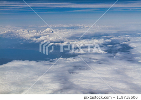 Unkai and Mt. Fuji 119718606