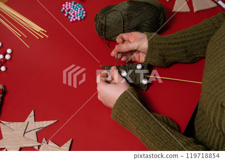 Rope Christmas tree Gift Christmas idea. Do it yourself instruction eco-friendly decoration. Making handmade presents children's diy projects. Holiday family time Rope Christmas tree Gift Christmas idea. Do it yourself instruction eco-friendly decoration. Making handmade presents children's diy projects. Holiday family time 119718854