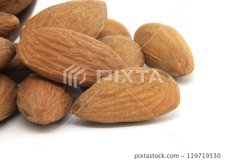 Closeup of raw almonds isolated on a white background 119719530