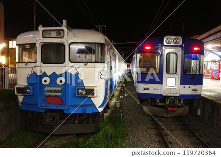 Fujikyu Railway Line 1000 Series Train and 2000 Series Train (Otsuki Station) Fujikyu Railway Line 1000 Series Train and 2000 Series Train (Otsuki Station) 119720364