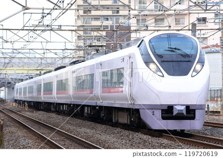 The white tuxedo will be inherited by the E657 series "Limited Express Hitachi" train. 119720619