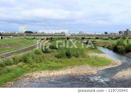 [JR Hokkaido] 721 series and 733 series 3000 series (Chitose Line: Naebo to White, Toyohira River Bridge) 119720945