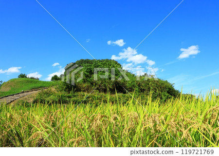The tomb of Emperor Tenmu and Empress Jito (Hizumi Ouchi Mausoleum) and the rural landscape 119721769