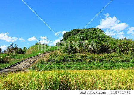The tomb of Emperor Tenmu and Empress Jito (Hizumi Ouchi Mausoleum) and the rural landscape 119721771