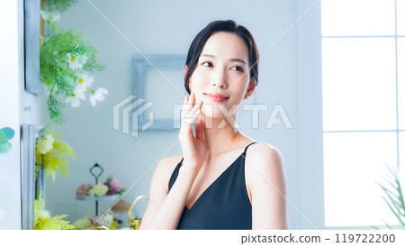 Female beauty portraits, skin care, cosmetics Female beauty portraits, skin care, cosmetics 119722200