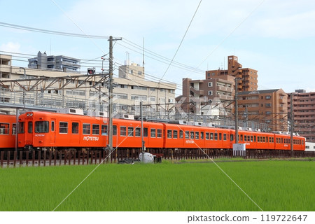 停泊在伊予鐵道古町車輛工廠的郊區線700系列車 停泊在伊予鐵道古町車輛工廠的郊區線700系列車 119722647