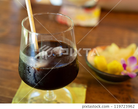 delicious iced coffee 119723962