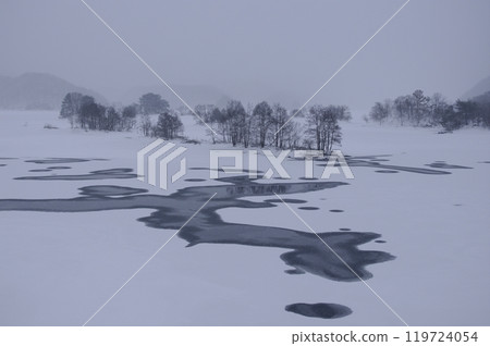 Snowy Lake Akimoto Observatory, ice patterns on the lake surface after water is released from the upstream power plant. Snowy Lake Akimoto Observatory, ice patterns on the lake surface after water is released from the upstream power plant. 119724054